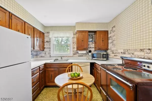 29 Barnida Dr, East Hanover Twp., NJ 07936