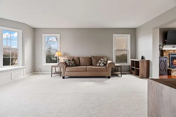 7107 Dada DR, Gurnee, IL 60031