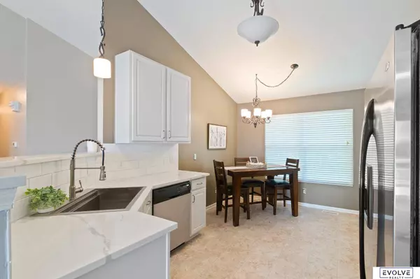 19414 V Street, Omaha, NE 68135