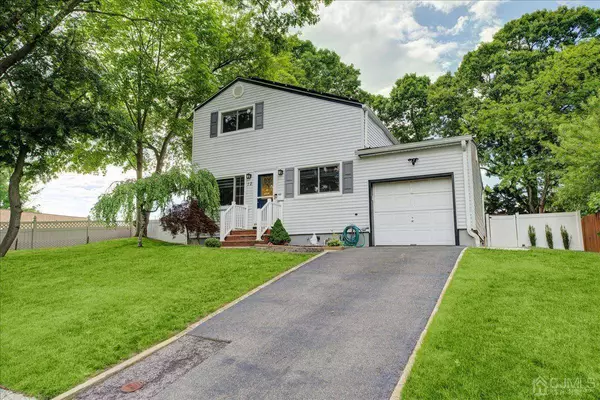 12 Adams PL, Sayreville, NJ 08859