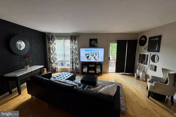 56 SNOWBERRY LN, Delran, NJ 08075