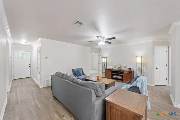 407 Bosque Bend LN, China Spring, TX 76633