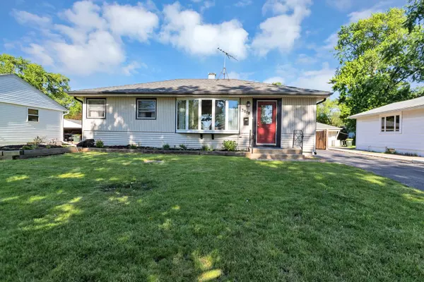 3808 Jay LN, Rolling Meadows, IL 60008