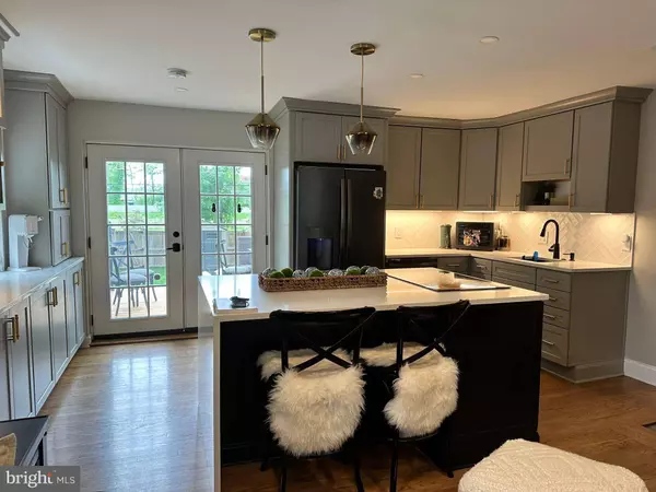 2106 ARLINGTON TER, Alexandria, VA 22303