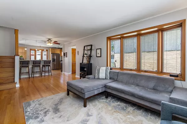 8828 Olcott AVE, Morton Grove, IL 60053