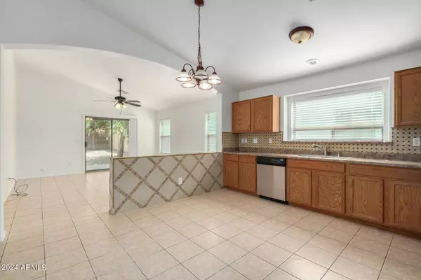 417 E ANGELINE Avenue, San Tan Valley, AZ 85140