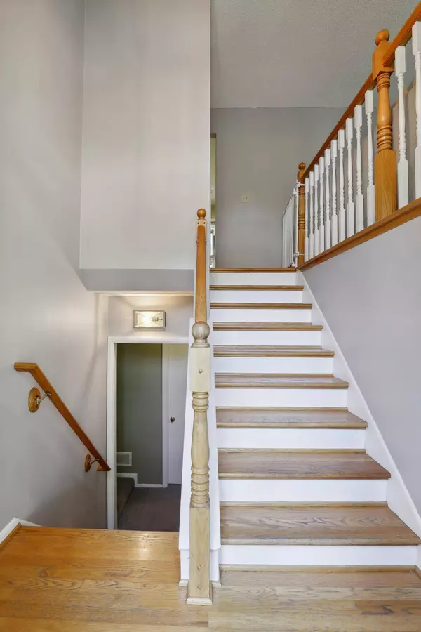 8125 Rhode Island CIR, Bloomington, MN 55438