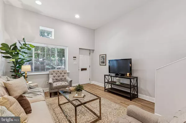 1016 CHRISTIAN ST, Philadelphia, PA 19147