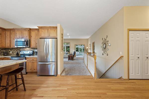 10387 Lancaster CV, Woodbury, MN 55129