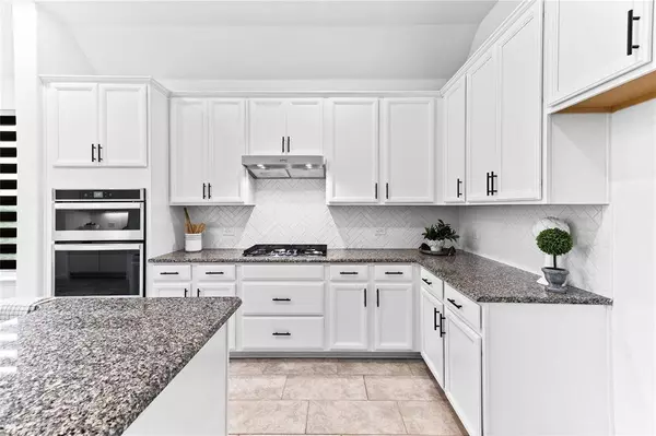 3257 Lakewood Bluffs Trail, Lewisville, TX 75010