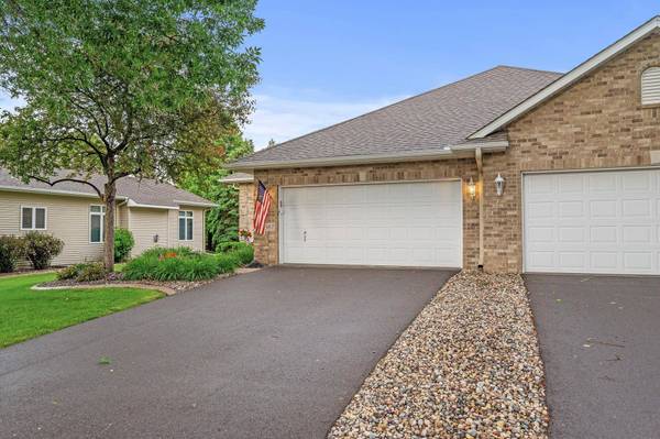 10387 Lancaster CV, Woodbury, MN 55129