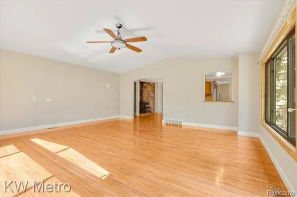 26105 LA MUERA Street, Farmington Hills, MI 48334