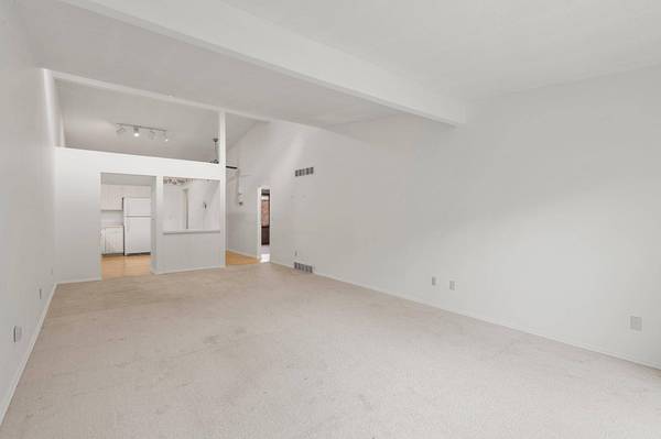 8292 Kingslee RD, Bloomington, MN 55438