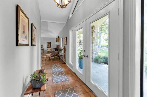 213 Evergreen DR, Huntsville, TX 77340