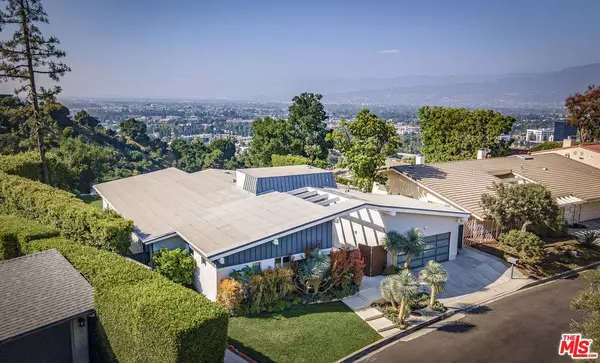 10829 Alta View Dr, Studio City, CA 91604