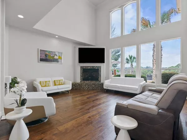 137 Crest Canyon Drive, Fort Worth, TX 76108