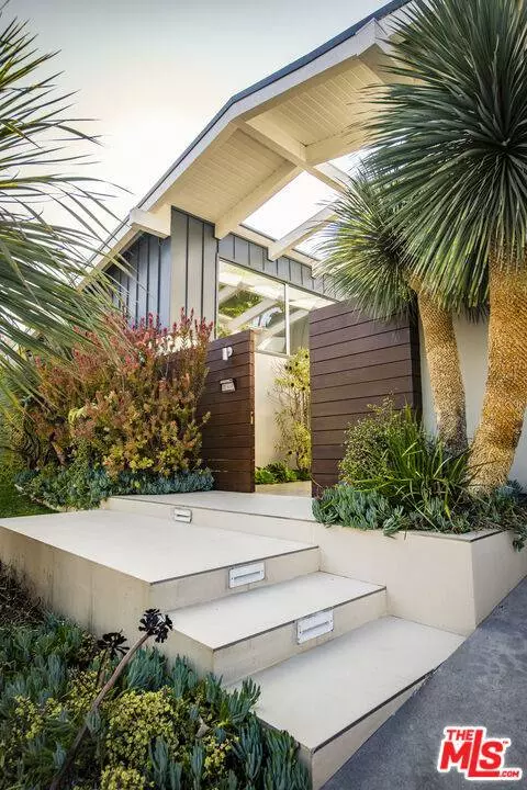 10829 Alta View DR, Studio City, CA 91604