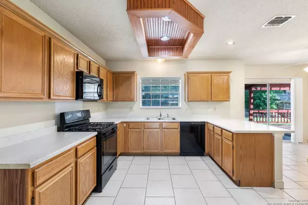 9338 TIFTON DR, San Antonio, TX 78240-2864