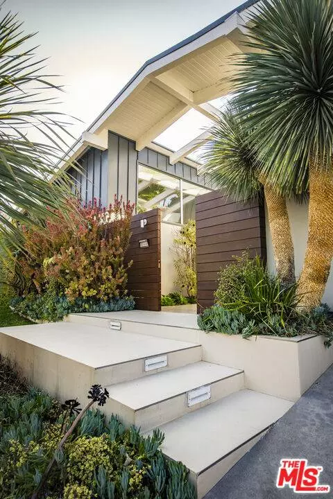 10829 Alta View Dr, Studio City, CA 91604