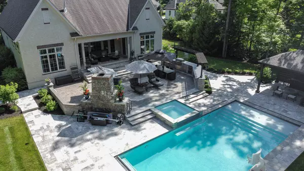 2118 Woodland Hall Drive, Delaware, OH 43015