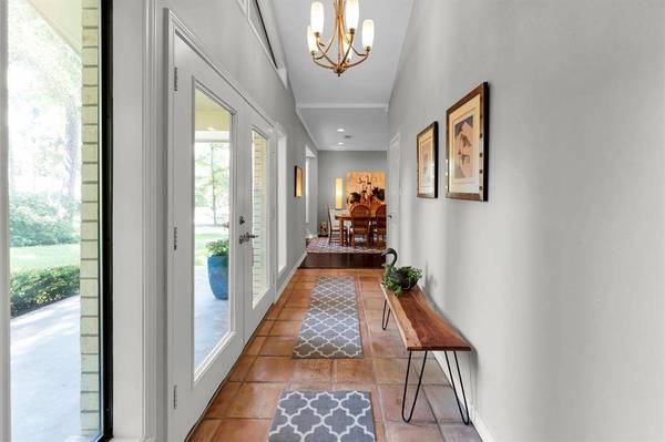 213 Evergreen DR, Huntsville, TX 77340