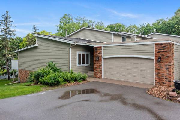 8292 Kingslee RD, Bloomington, MN 55438