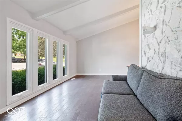 103 Glenwood LN, Fishers, IN 46038