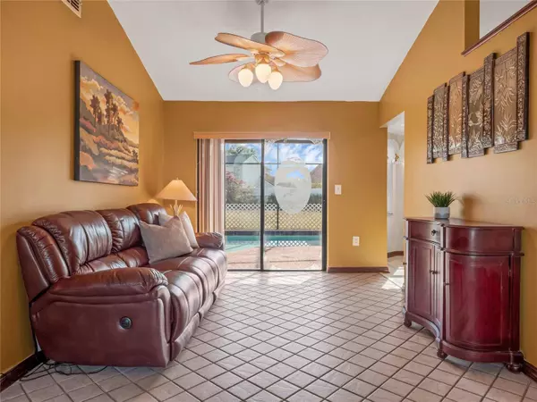 2712 FOREST VIEW LN, Kissimmee, FL 34744