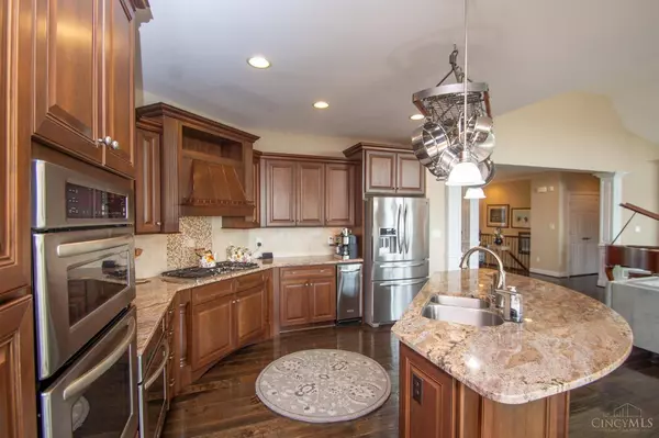 7320 Keltner Dr, West Chester, OH 45069