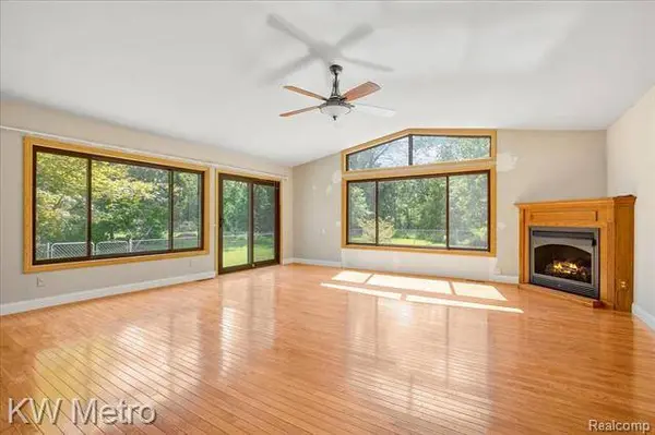 26105 LA MUERA Street, Farmington Hills, MI 48334