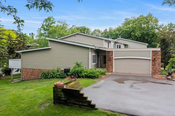 8292 Kingslee RD, Bloomington, MN 55438