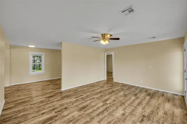 107 W 41st ST, Sand Springs, OK 74063