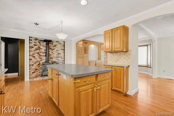 26105 LA MUERA Street, Farmington Hills, MI 48334