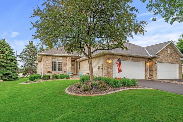 10387 Lancaster CV, Woodbury, MN 55129