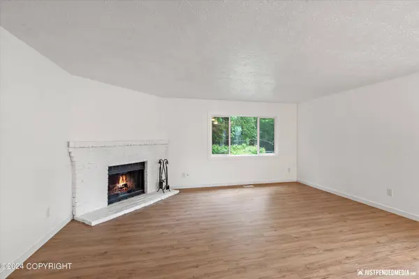 7311 Durenda CIR, Anchorage, AK 99507