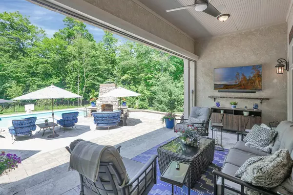 2118 Woodland Hall Drive, Delaware, OH 43015