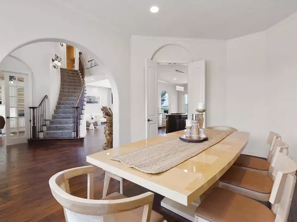 137 Crest Canyon Drive, Fort Worth, TX 76108