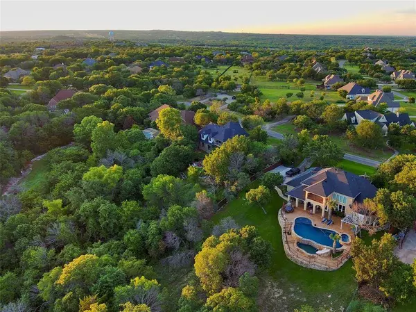 137 Crest Canyon Drive, Fort Worth, TX 76108