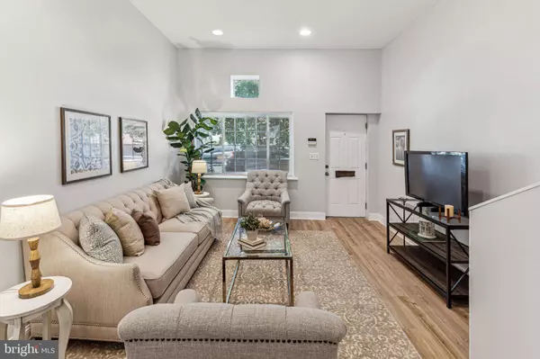 1016 CHRISTIAN ST, Philadelphia, PA 19147