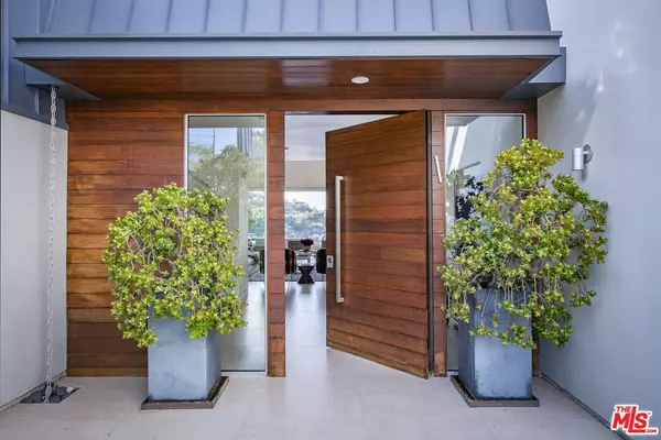 10829 Alta View Dr, Studio City, CA 91604