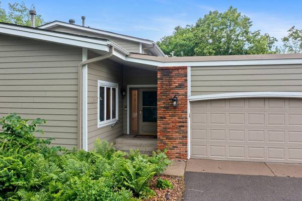 8292 Kingslee RD, Bloomington, MN 55438