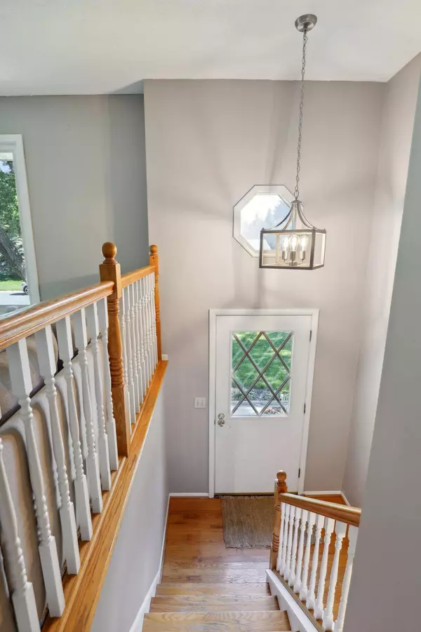 8125 Rhode Island CIR, Bloomington, MN 55438