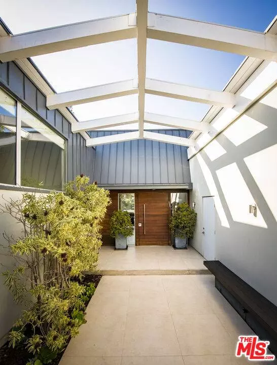 10829 Alta View Dr, Studio City, CA 91604