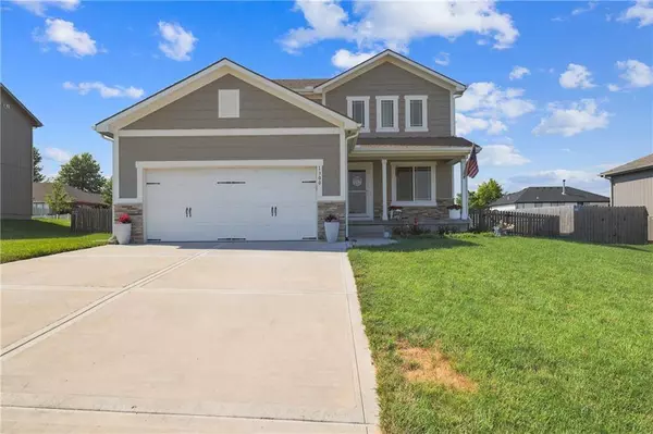 1300 SW 9th TER, Oak Grove, MO 64075