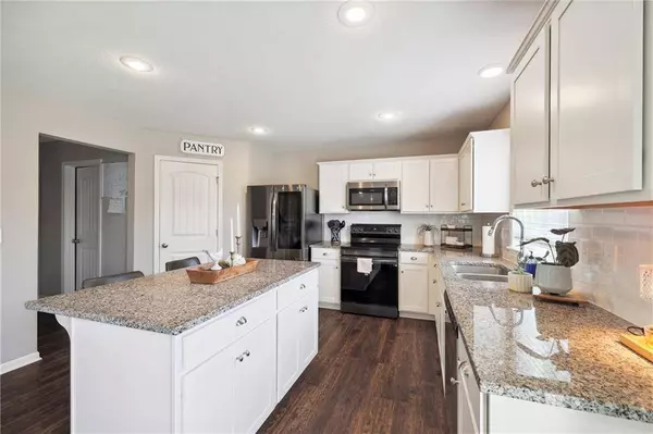 1300 SW 9th TER, Oak Grove, MO 64075