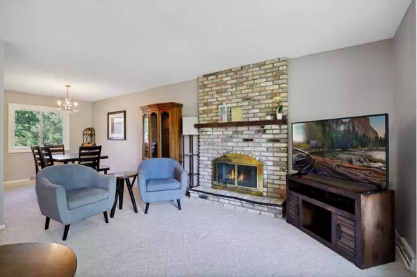 8125 Rhode Island CIR, Bloomington, MN 55438