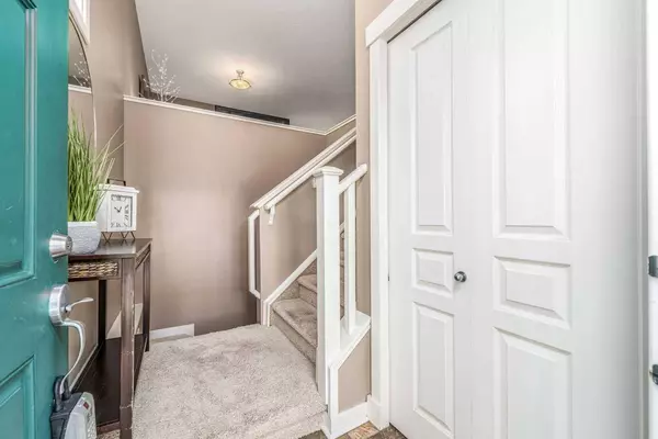 78 Cougartown CIR SW, Calgary, AB T3H 0A4