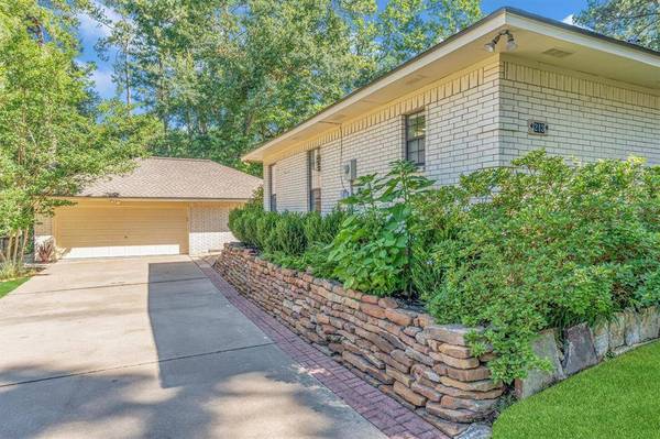 213 Evergreen DR, Huntsville, TX 77340