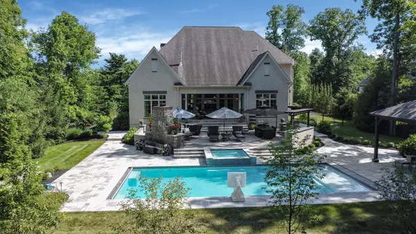 2118 Woodland Hall Drive, Delaware, OH 43015