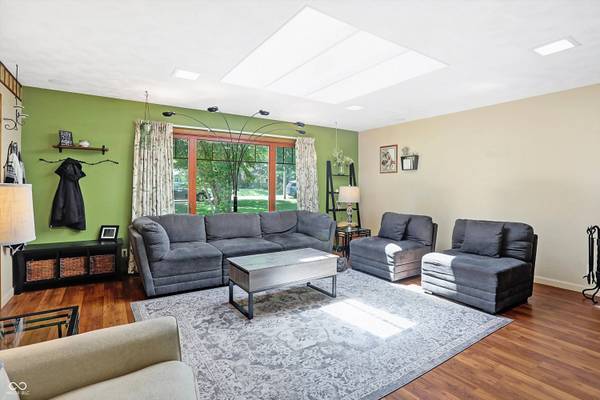 695 Mulberry ST, Zionsville, IN 46077